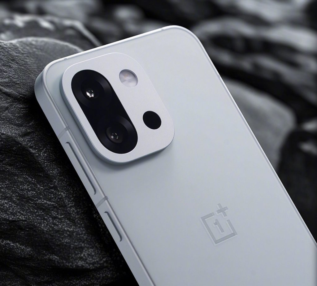 OnePlus 13s: هاتف رائد مدمج يقدم تنازلات في المواصفات مقارنةً بـ OnePlus 13T