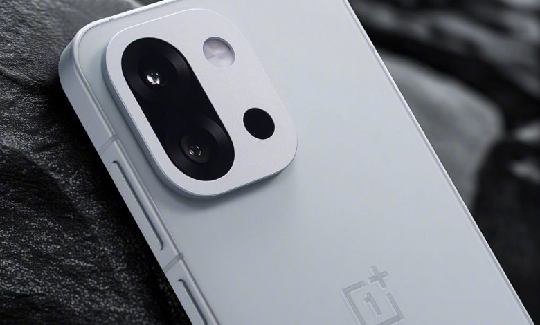OnePlus 13s: هاتف رائد مدمج يقدم تنازلات في المواصفات مقارنةً بـ OnePlus 13T