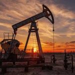 أسعار النفط تسجل انخفاضاً عند الإغلاق مع انطلاقة العام الجديد