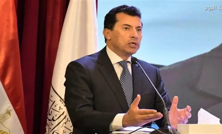 أشرف صبحي يشارك في أولمبياد اللياقة البدنية خلال احتفالات عيد الشرطة