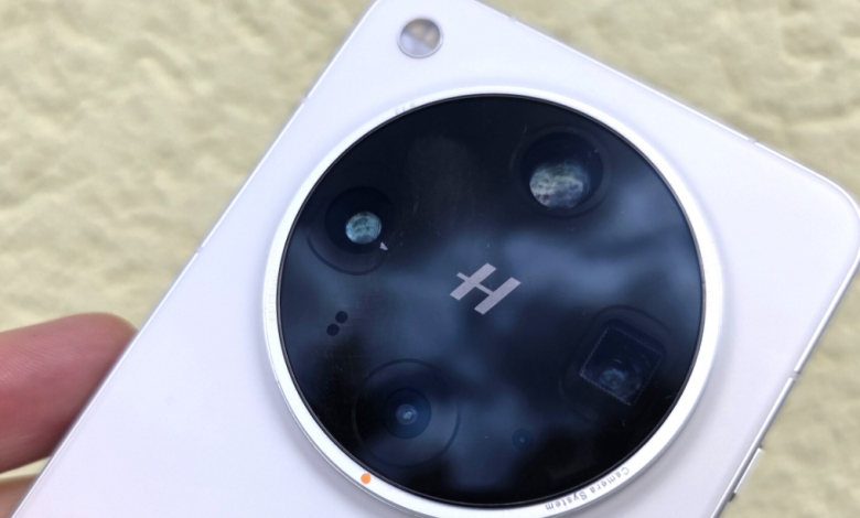 أفق جديد في عالم الهواتف: أول جهاز رائد يتضمن عدستين بيريسكوب بدقة 200 ميجابكسل