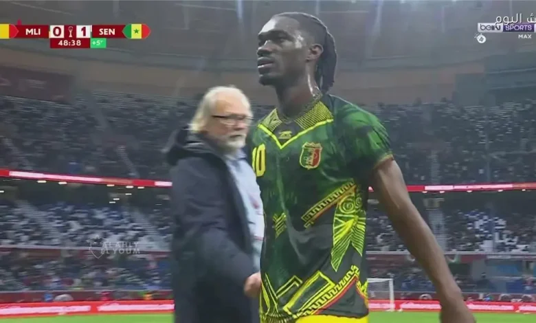 إقصاء لاعب مالي خلال مواجهة السنغال في كأس أمم إفريقيا