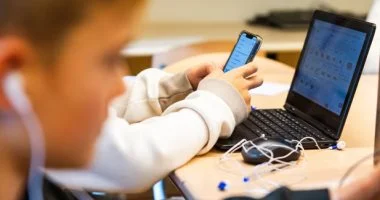 الإجراءات المعتمدة لاستقبال أجهزة الهواتف المحمولة للسائحين عند وصولهم إلى مصر