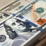 الدولار في حركة مستمرة: سعر الصرف يبلغ 47.20 جنيه في بنك التعمير والإسكان