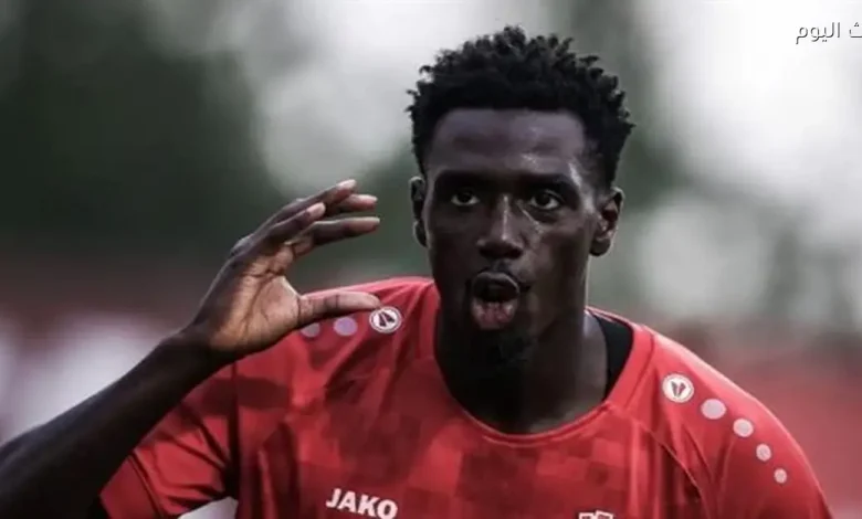 عملاق مصري يراقب هداف سيسكا 1948 مامادو ديالو