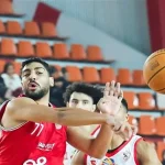 محمد صلاح يعبّر عن استيائه من معلق مباراة الأهلي والزمالك بسبب تحيزه