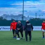 منتخب مصر يمارس تمارين ركلات الجزاء تحت الأمطار استعدادًا لملاقاة السنغال