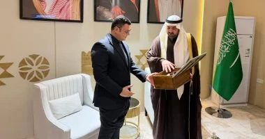 وزير الإسكان يتفقد أجنحة معرض إيفات السعودية لاستكشاف آفاق توطين التكنولوجيا