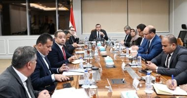 وزير الإسكان يراقب تقدم مشروعات المماشى السياحية في المدن الجديدة