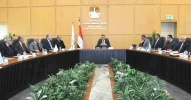 وزير الإسكان يستعرض آخر تطورات منطقة الأعمال المركزية في العاصمة الإدارية الجديدة