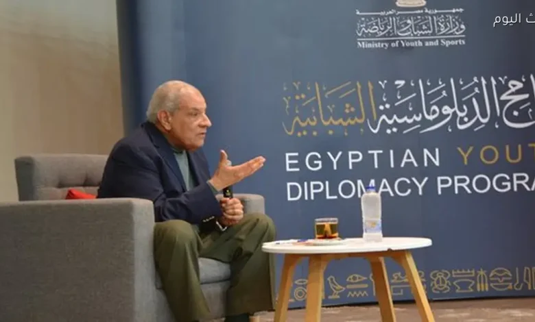 وزير الرياضة يشارك في محاضرة إبراهيم محلب لتبادل الخبرات الوطنية مع الشباب