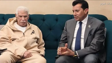 وزير الشباب والرياضة يلتقي بالكابتن حسن شحاتة للاطمئنان على صحته