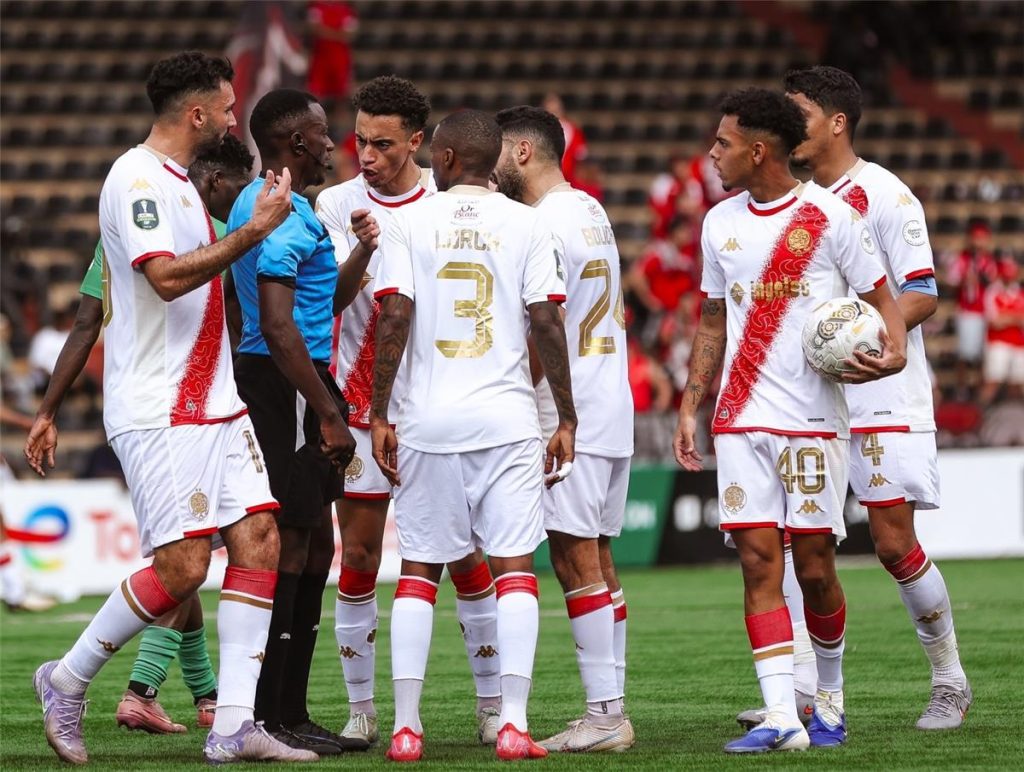 طاقم تحكيم مصري يقود ديربي الوداد وأولمبيك آسفي في كأس الكونفدرالية