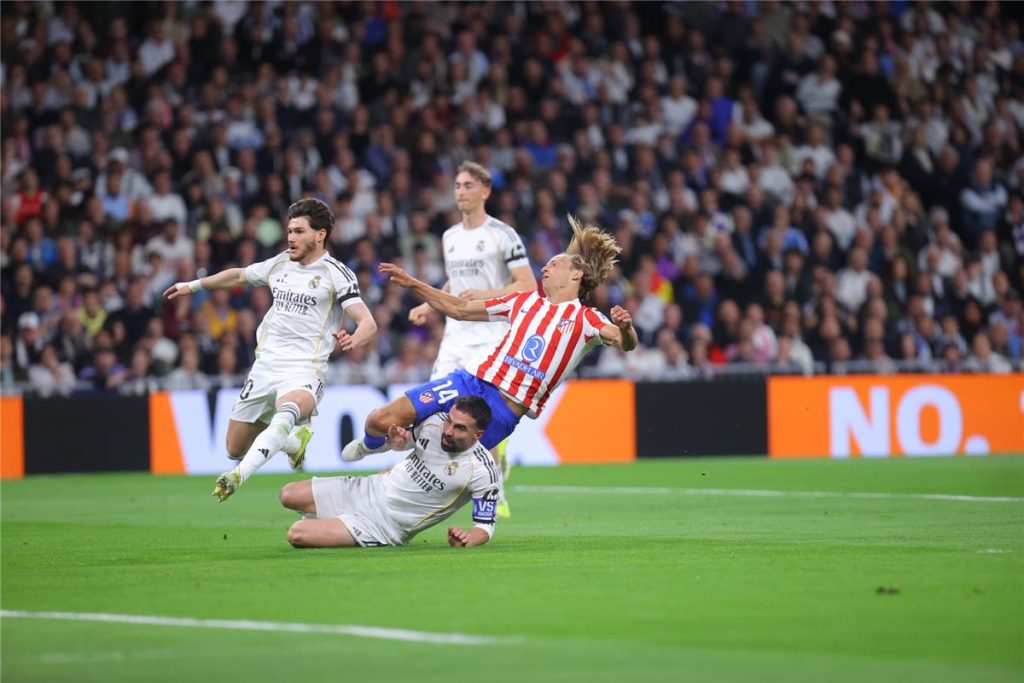أتلتيكو مدريد ينتقد بشدة قرارات التحكيم الإسباني إثر مواجهة ريال مدريد