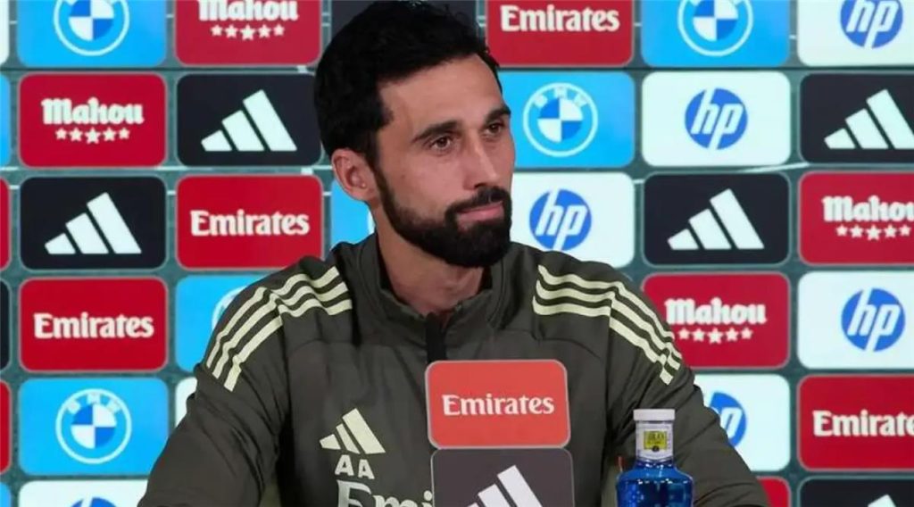 أربيلوا يؤكد ثقته في ثلاثي ريال مدريد ويكشف عن موقف ألابا من مواجهة سيلتا فيجو