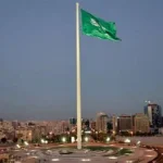 أمانة مكة تنجز تركيب أعلى سارية علم سعودي بمناسبة يوم العلم