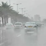 أمطار غزيرة ورياح عاتية تضرب مناطق واسعة وتحذيرات من السيول