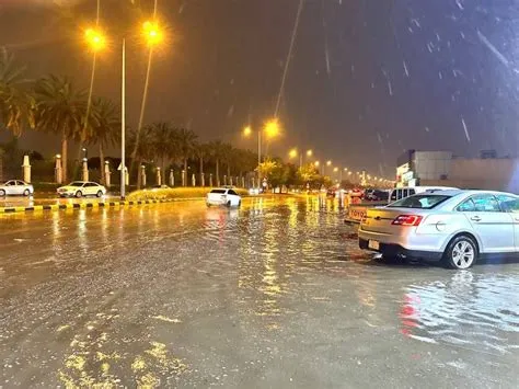 أمطار متوسطة إلى غزيرة متوقعة على الرياض يومي الخميس والجمعة