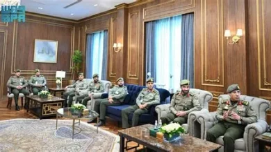 أمير منطقة الحدود الشمالية يترأس اجتماعاً لبحث تطوير خدمات الجوازات