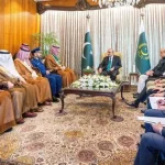 القيادة تهنئ رئيس باكستان بمناسبة اليوم الوطني وتتطلع إلى مزيد من التقدم والازدهار