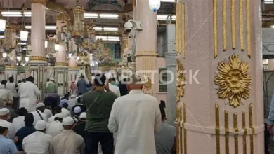 المسجد النبوي يستقطب أعداداً كبيرة من المصلين خلال صلاة التهجد في ليلة السابع والعشرين من رمضان
