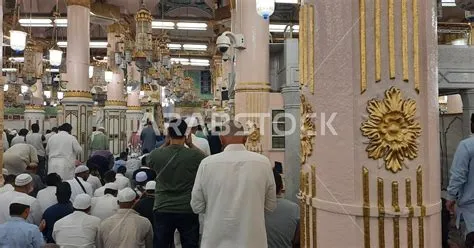 المسجد النبوي يستقطب أعداداً كبيرة من المصلين خلال صلاة التهجد في ليلة السابع والعشرين من رمضان