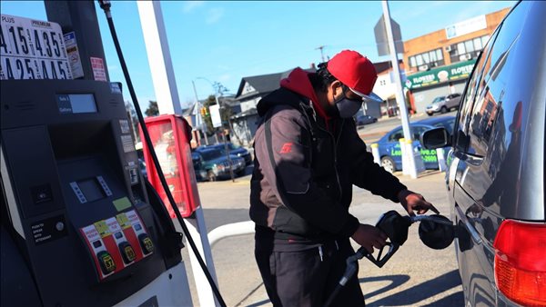 باكستان تنبه مواطنيها لترشيد استهلاك الوقود وتفادي السفر غير الضروري