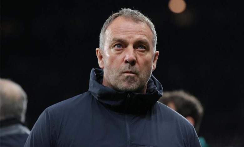 برشلونة يثبت تمسكه بموقفه بشأن مستقبل فليك، والألماني يسلك مسارًا مختلفًا.