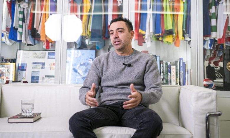 تشافي يكشف التفاصيل المثيرة: لابورتا يُخفي الحقائق حول عدم عودة ميسي إلى برشلونة