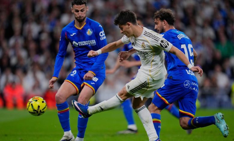 جماهير ريال مدريد تعبر عن غضبها تجاه فلورنتينو بيريز عقب هزيمة الفريق أمام خيتافي