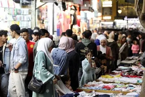 حركة تجارية نشطة في أسواق جدة التاريخية تعكس أجواء العيد