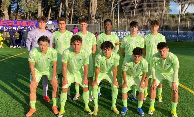 حمزة عبد الكريم قد يحقق لقبه الأول بعد إشادة مدرب برشلونة