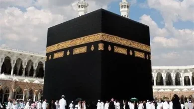 حِجر إسماعيل يعد معلمًا تاريخيًا هامًا يروي قصص بناء الكعبة المشرفة