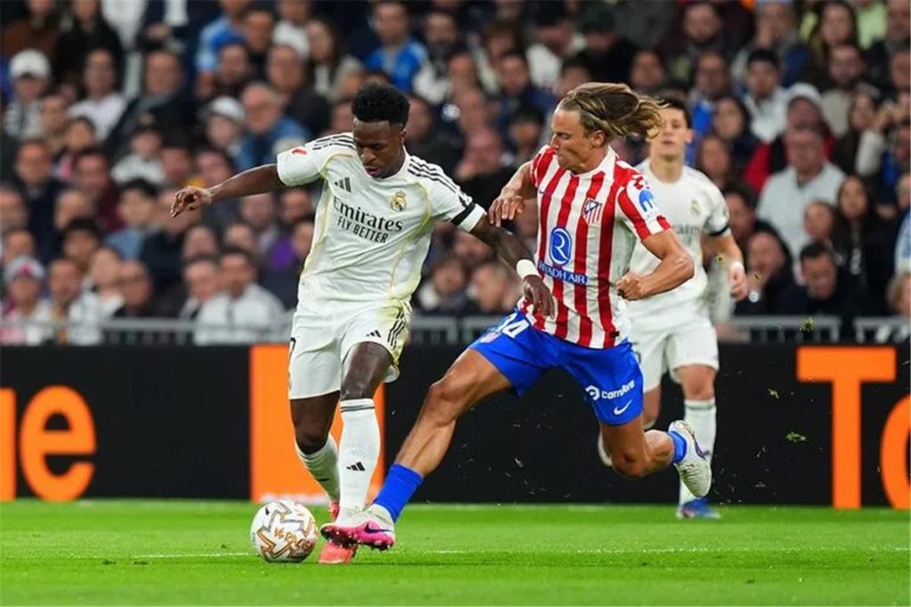 خبير تحكيمي يكشف أحقية أتلتيكو مدريد في الحصول على ركلة جزاء أمام ريال مدريد