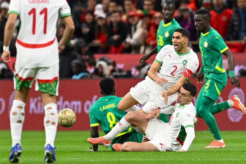 خبير لوائح رياضية يتساءل عن صحة قرار كاف بتتويج المغرب بلقب أمم إفريقيا: تصريحات حول عدم انسحاب منتخب السنغال