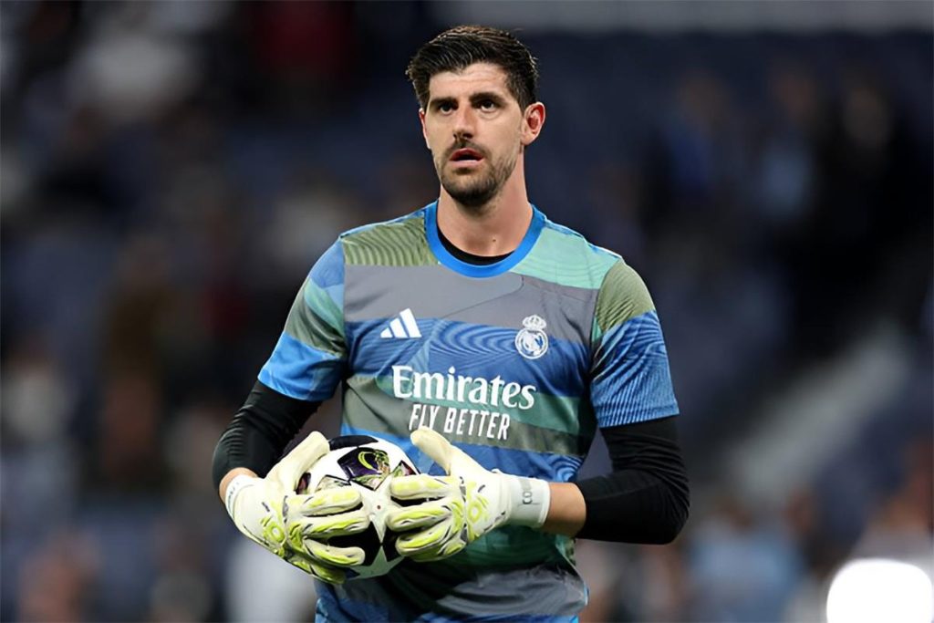 ريال مدريد يواجه تحديًا جديدًا بعد إصابة كورتوا المفاجئة