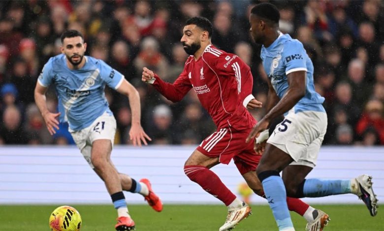 سلوت يُثير الجدل مجددًا حول لقطة محمد صلاح وجويهي: تكرار المشهد في مباراة كريستال بالاس ضد يونايتد