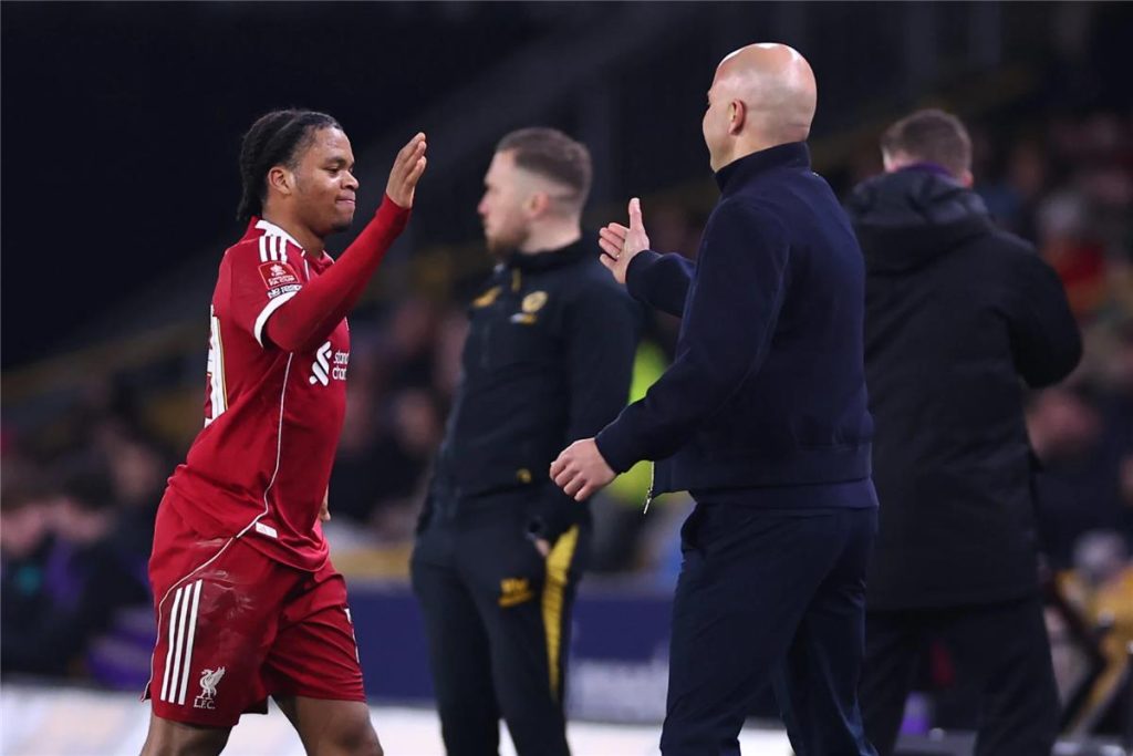 سلوت يُعبر عن آرائه حول محمد صلاح بعد الانتصار على ولفرهامبتون ويكشف عن مشاعر الإحباط التي ترافقه