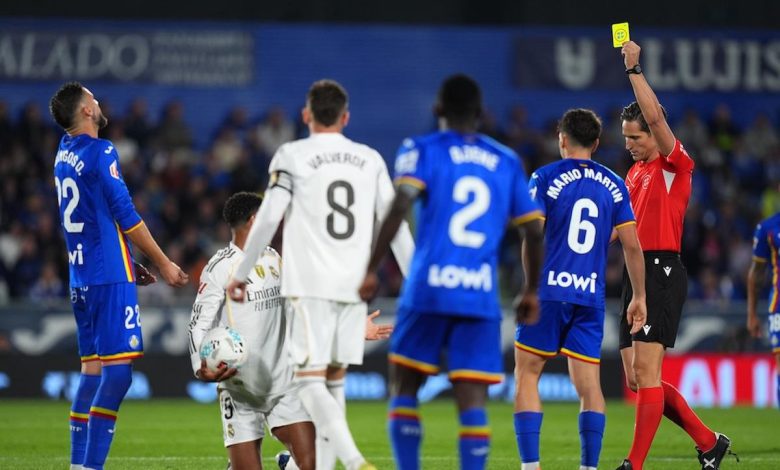 صحفي إسباني ينتقد التحكيم: لاعب ريال مدريد يحتاج لعقوبة إيقاف لمدة متعددة المباريات