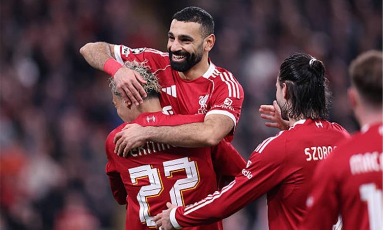 عائلة اللاعب المحتمل لتعويض محمد صلاح تتابع مباراة ليفربول وبرايتون من المدرجات