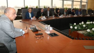 عصمت يناقش مع اللجنة الاستراتيجية للكهرباء خطوات ترشيد الإنفاق الحكومي