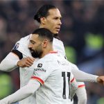 عملاق أوروبي يسعى للتعاقد مع محمد صلاح وفان دايك مستفيدًا من جماهيرية النادي الجارفة