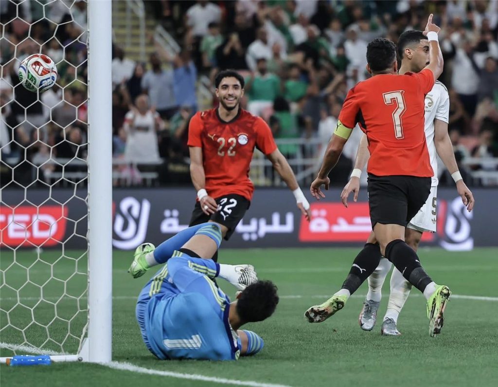 فيديو حصري: عمر مرموش يحرز الهدف الرابع لمصر بتسديدة صاروخية أمام السعودية