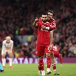 فيديو: محمد صلاح يطلب مغادرة مباراة ليفربول ضد جالطة سراي ويتجه إلى غرفة الملابس