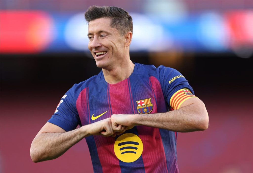 ليفاندوفسكي يسلط الضوء على فرص برشلونة في التتويج بلقب دوري أبطال أوروبا