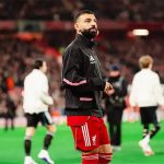 مدافع نيجيريا السابق: إنجازات محمد صلاح يصعب تكرارها، والأفضل أن ينهي مسيرته الرياضية في السعودية