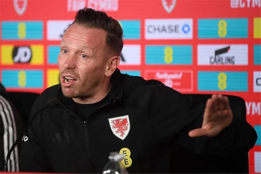 مدرب ويلز يرد بسخرية على استفسار صحفي حول محمد صلاح