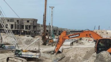 مسئولو الإسكان يشددون على سير العمل في مشروعات مدينة العلمين الجديدة ومارينا