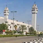 مسجد التنعيم في مكة المكرمة يُعتبر نقطة انطلاق هامة للمعتمرين وأحد أبرز المعالم التاريخية