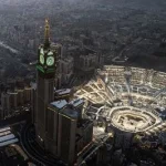مشاهد جوية توثق لحظة صلاة المصلين في المسجد الحرام ليلة 25 رمضان
